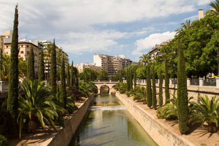 Torrente de la Riera view from Passeig Mallorca en Palma de Mallorcaのeditorial素材