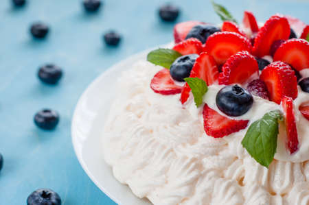 Pavlova cake with berriesの写真素材