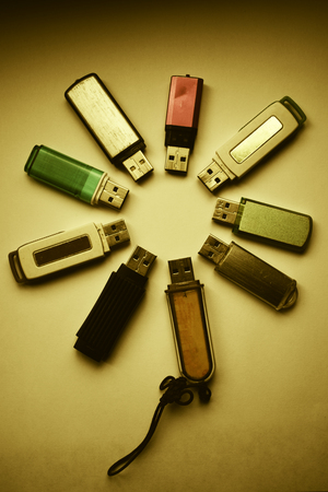 many flash drives spread out in a circle in the form of a flowerの写真素材