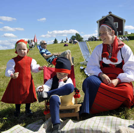 Bingsjo, Sweden-July 07: A family take a rest from the music at informal fiddlers-gathering at ledgen-dary Bingsjo (BingsjÃ¶) in Sweden, 7/7 2010のeditorial素材