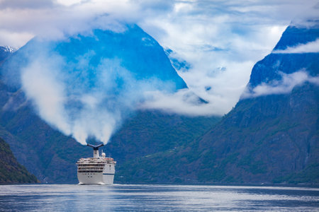 Cruise Ship, Cruise Liners On Hardanger fjorden, Norwayのeditorial素材