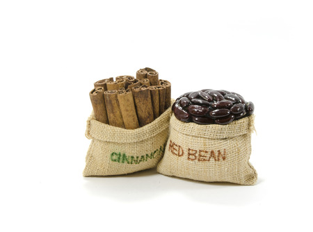 red bean and cinnamon in bag,isolated in white background の写真素材