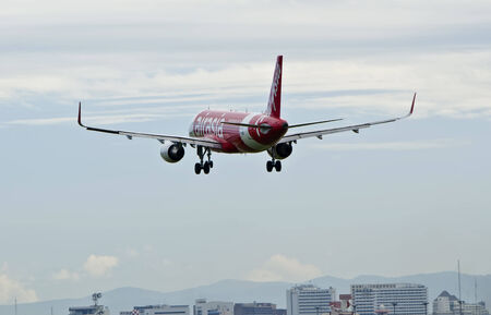 CHIANGMAI, THAILAND- AUGUST 25 2014 : HS-BBK Airbus A320-216 of Thai airasia. Landing to Chiangmai International airport , thailand.のeditorial素材