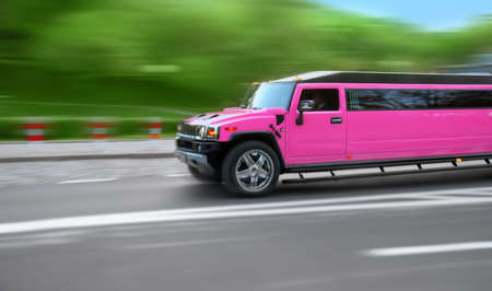 Long pink hummer limousine in the movement.の素材 [FY3104082360 