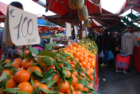 Open-air market at Porta Palazzo, Turin - Piedmont - May 2015のeditorial素材