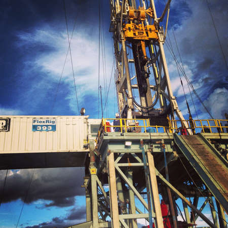 Oil well drilling rig 