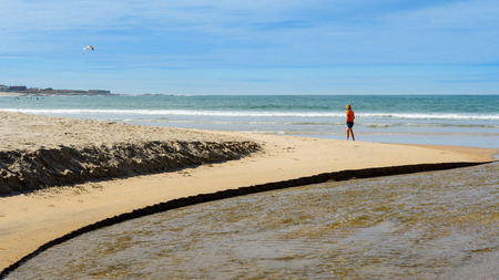 Vila Praia de Ancora, Portugal - September 17, 2017 : Walking along the beach, Vila Praia de Ancora, Portugalのeditorial素材