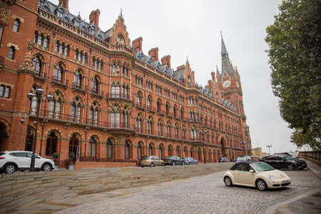 Landscape View of the St Pancras railway station with Trees and Cars Outsideのeditorial素材