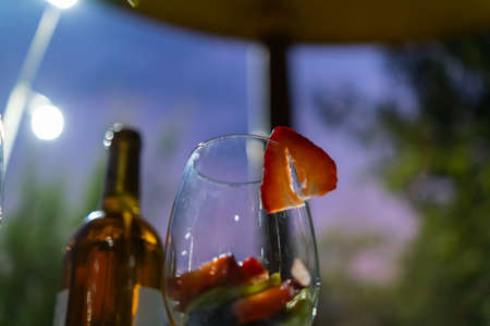 Strawberry and kiwi slices in wine glass with blurry backgroundの写真素材