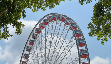 The horizontal outdoor huge wheel ferris landmark building with tree and cloud in Hong Kongの写真素材