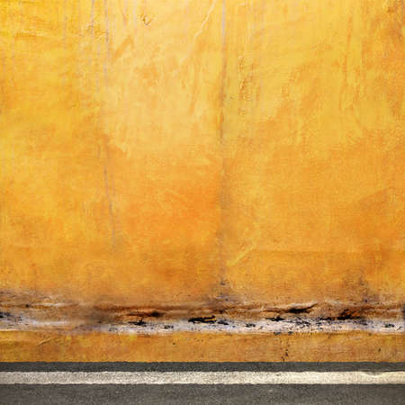Yellow Wall の写真素材