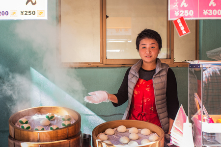 NAGASAKI, JAPAN - NOVEMBER 14  Chinese Bun in Nagasaki, Japan on November 14, 2013  Unidentified Chinese Bun shop in keeper Chinatown steams her buns in chinese traditional bamboo steaming potのeditorial素材