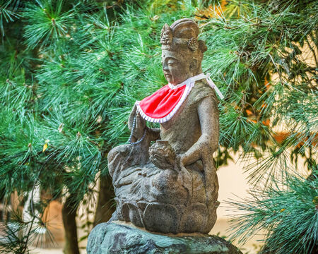 Japanese stone Bodhisatve statue at Chion-in Temple in Kyotoのeditorial素材