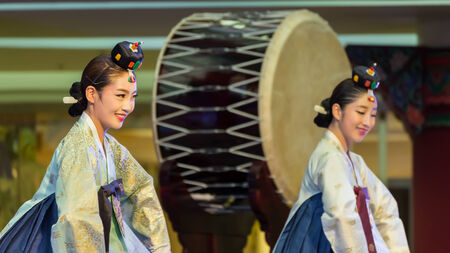 BANGKOK, THAILAND - AUGUST 31: Tamu in Bangkok, Thailand on August 31, 2014. "Tamu" comprises six sets of imperial court dance which performed to Korean Emperor in the pastのeditorial素材