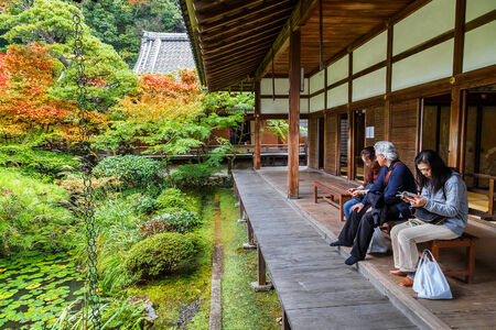 Eikando Zenrin-ji Temple in Kyoto, JapanKYOTO, JAPAN - OCTOBER 20: Eikando Temple in Kyoto, Japan on October 20, 2014. Unidentified people rest at a Zen garden inside Eikando  temple areaのeditorial素材