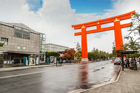Heian Jingu Shrine in Kyoto, JapanKYOTO, JAPAN - OCTOBER 22: Heian Shrine in Kyoto, Japan on October 22, 2014. Built in 1895, on the 1,100th anniversary of the transfer of the capital from Nara to Kyoto. The deity enshrined is Emperor Kanmu responsible foのeditorial素材