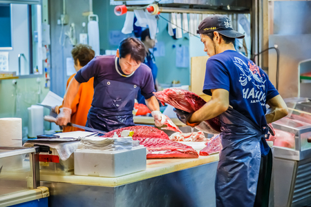 OSAKA, JAPAN - OCTOBER 24: Osaka Central Wholesale Market in Osaka, Japan on October 24, 2014. Unidentified japanese fish seller cut the tuna in sizes before selling to customersのeditorial素材