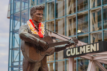 KOBE JAPAN  OCTOBER 26: Elvis Statue in Kobe Japan on October 26 2014. The statue had been in Harajuku Tokyo since 1987 and it was moved to Harborland Kobe in 2009のeditorial素材