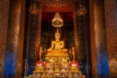 Golden Buddha Statues at Wat Bovorn Bowon Nivet Viharn in Bangkok, Thailandの写真素材