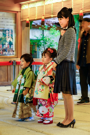 NAGOYA, JAPAN - NOVEMBER 18, 2015: Parents and Children at Atsuta shrine in a Traditional rite of passage and festival day in held for 3 and 7-year-old girls and 3 and 5-year-old boysのeditorial素材