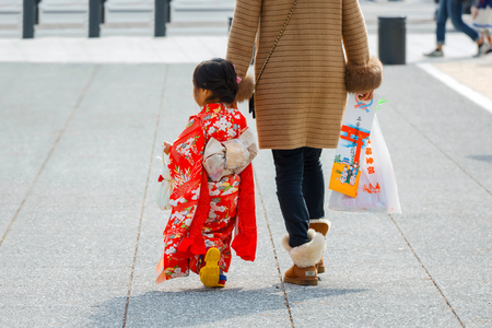 KYOTO, JAPAN - NOVEMBER 22 2015: Shichi-go-san, a traditional rite of passage and festival day in Japan for 3 and 7-year-old girls and 3 and 5-year-old boys at Heian-jingu Shrineのeditorial素材