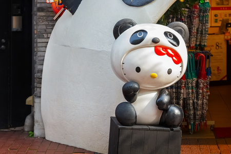 YOKOHAMA, JAPAN - NOVEMBER 24 2015: Yokohama Chinatown is Japan's largest chinatown. A large number of Chinese stores and restaurants can be found in the narrow and colorful streetsのeditorial素材