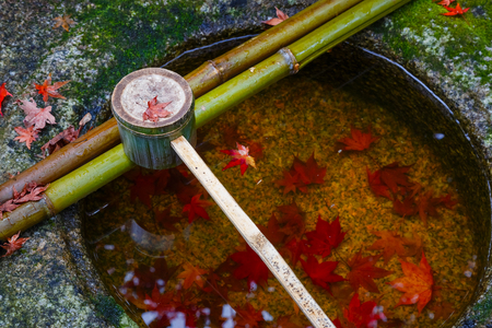 Water dipper on a stone basin at Koto-in Temple in Kyoto, Japan 

KYOTO, JAPAN - NOVEMBER 23 2015: Koto-in Temple is one of Daitokuji sub temples, founded in 1601 and it's probably the most popular temple in Daitokujiのeditorial素材