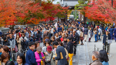 KYOTO, JAPAN - NOVEMBER 23 2015: Lines of crowded people queue at the entrance of Eikando Zenriji temple to get in the temple's garden in autumnのeditorial素材