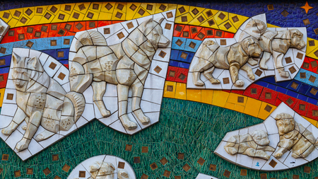 TOKYO, JAPAN - NOVEMBER 28 2015: Hachiko low relief sculpture at Shibuya station, the dog is remarkable loyalty to his owner which continued for ten years waiting for his owner at thw station after his owner's deathのeditorial素材