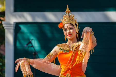 BANGKOK, THAILAND - JANUARY 14 2016: Participants take part in the celebration of Thai Traditional Culture Festival at Lumpini Parkのeditorial素材