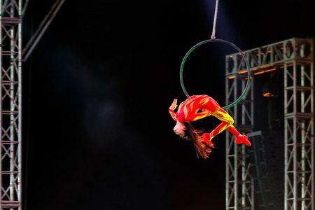 BANGKOK, THAILAND - FEBRUARY 20 2016: Jinan acrobatic troupe performing in Rama IX Park in a Chinese new year Celebration. The group is one of the best acrobatic performance in Chinaのeditorial素材
