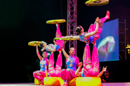BANGKOK, THAILAND - FEBRUARY 20 2016: Jinan acrobatic troupe performing in Rama IX Park in a Chinese new year Celebration. The group is one of the best acrobatic performance in Chinaのeditorial素材