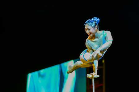 BANGKOK, THAILAND - FEBRUARY 20 2016: Jinan acrobatic troupe performing in Rama IX Park in a Chinese new year Celebration. The group is one of the best acrobatic performance in Chinaのeditorial素材
