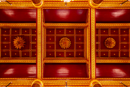 PHITSANULOK, THAILAND - NOVEMBER 4 2016: The roof of the main hall of Phra Phuttha Chinnarat Buddha Image at Wat Phra Si Rattana Mahathat Templeの写真素材