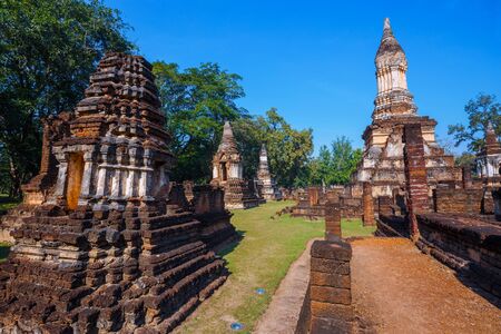 Wat Chedi Jet Thaew in the precinct of Si Satchanalai Historical Park, a site in Thailand.のeditorial素材