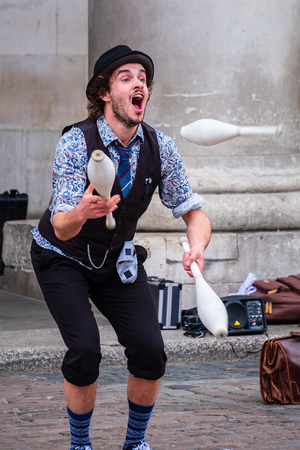 LONDON, UNITED KINGDOM - MAY 12 2018: Unidentified actor performs a street performance at Covent Garden Marketのeditorial素材