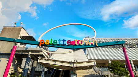 TOKYO, JAPAN - APRIL 20 2018: Palette town is a massive complex that is more than just a shopping centre. Its towering Ferris wheel, Daikanransha, can be seen all across Odaiba.のeditorial素材