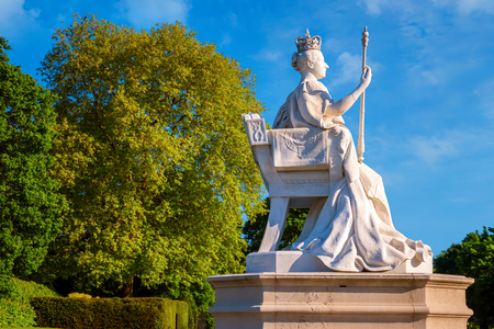 London, UK - May 14 2018: Statue of Queen Victoria in front of Kensington Palace inside Kensinton gardensのeditorial素材