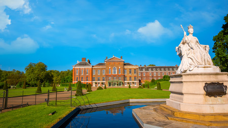 London, UK - May 14 2018: Statue of Queen Victoria in front of Kensington Palace inside Kensinton gardensのeditorial素材