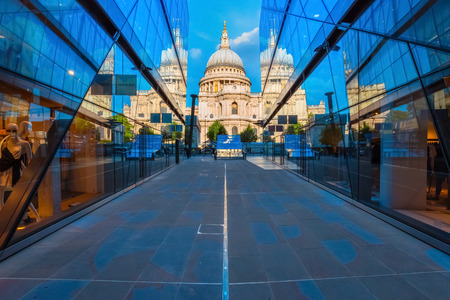 St. Paul's Cathedral in London, UK London, UK - May 15 2018: St Paul's Cathedral founded in 604, the present cathedral dating from late 17th century designed in the English Baroque style by Sir Christopher Wrenのeditorial素材