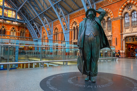 London, UK - May 14 2018: The Betjeman statue of sir John Betjeman the man who save St. Pancras station from demolition in the 1960'sのeditorial素材