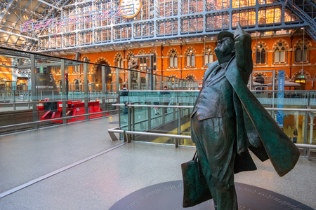 London, UK - May 14 2018: The Betjeman statue of sir John Betjeman the man who save St. Pancras station from demolition in the 1960'sのeditorial素材