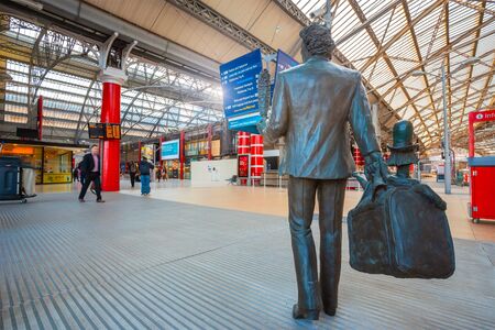 Liverpool, UK - May 18 2018: Ken Dodd's Statue - Sir Kenneth Arthur Dodd OBE (8 November 1927 %u2013 11 March 2018) English comedian, singer and occasional actor at Liverpool Lime Street stationのeditorial素材