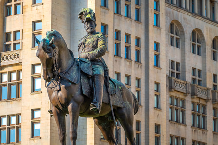 Liverpool, UK - May 17 2018: Monument of King Edward VII by Sir William Goscombe John, originally situated at St George's Hall but Bronze on a granite pedestal, on the Pier Head, Liverpoolのeditorial素材