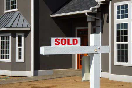 sold sign in front of new houseの写真素材