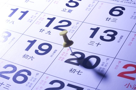 Thumbtack on calendar to show concept of planingの写真素材