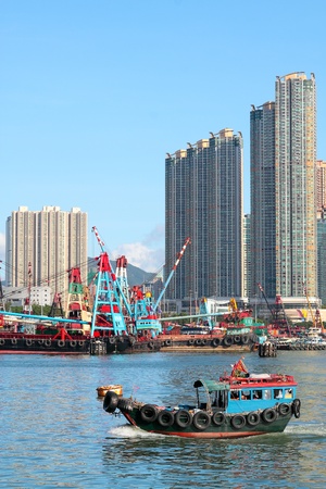 Traditional Chinese fishing junk in Victoria Harbor, Hong Kong のeditorial素材