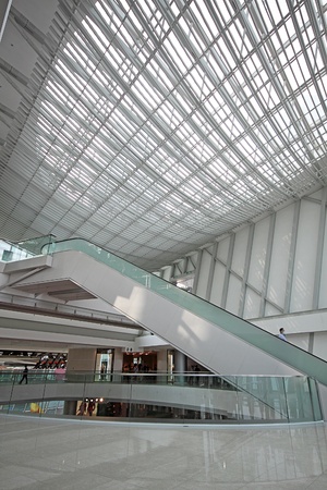 Escalator in the shopping mallのeditorial素材