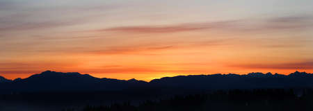 Early sunrise over the Cascade Mountainsの写真素材