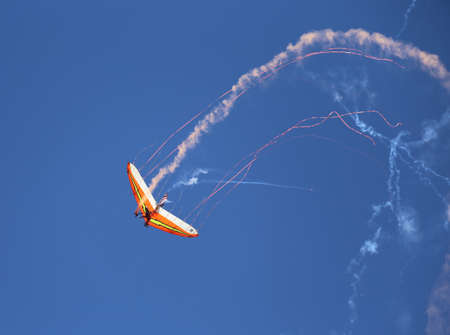 ARLINGTON - JULY 13  Dan Buchannan performs acrobatics with a hang glider at the Arlington Fly In airshow on 13 July 2013 in Arlington Washington State, USAのeditorial素材
